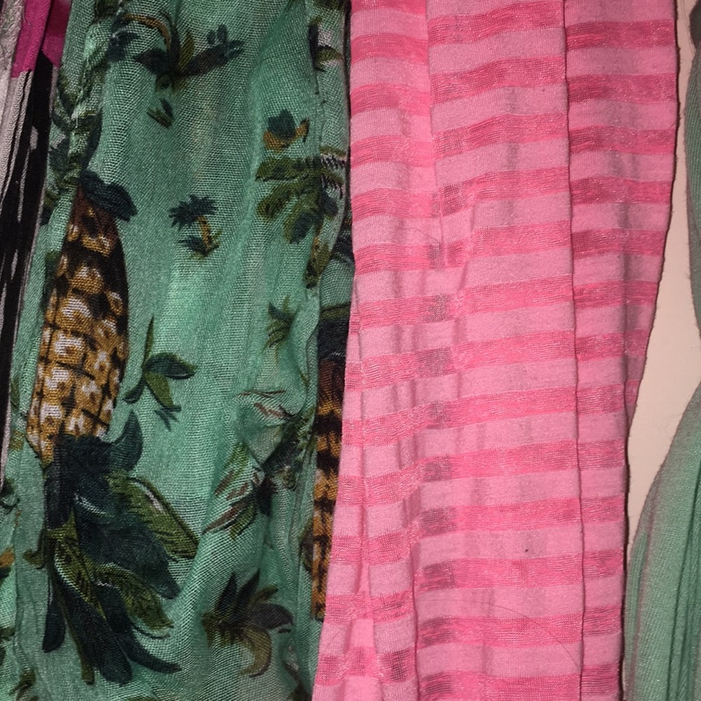 5 SCARVES $3